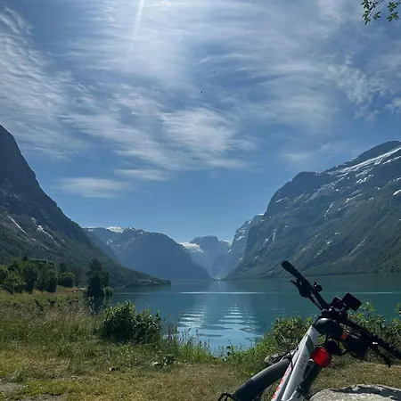 Huset Vart Bed & Breakfast Hornindal